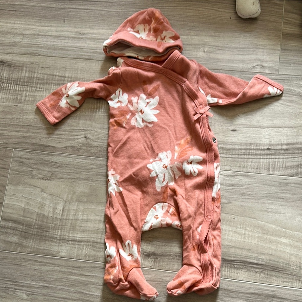 Carter’s girl Floral Pink/Blush One Piece pajama with matching hat. 3 months